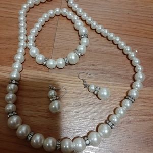 Necklace earrinh bracelet set